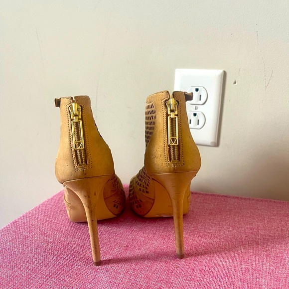 Guess sandals. - Picture 4 of 4